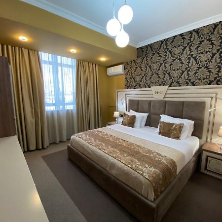 Hotel Deluxe Тирана Екстер'єр фото