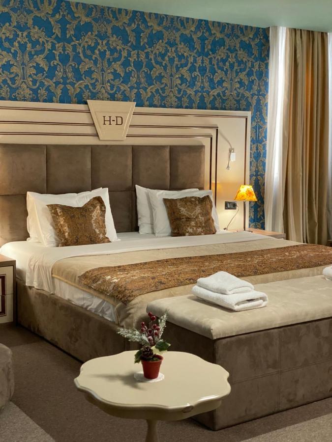 Hotel Deluxe Тирана Екстер'єр фото