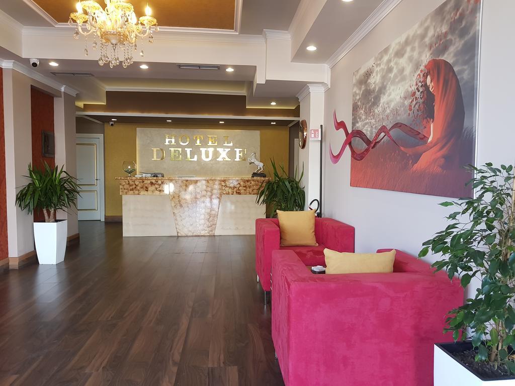 Hotel Deluxe Тирана Екстер'єр фото